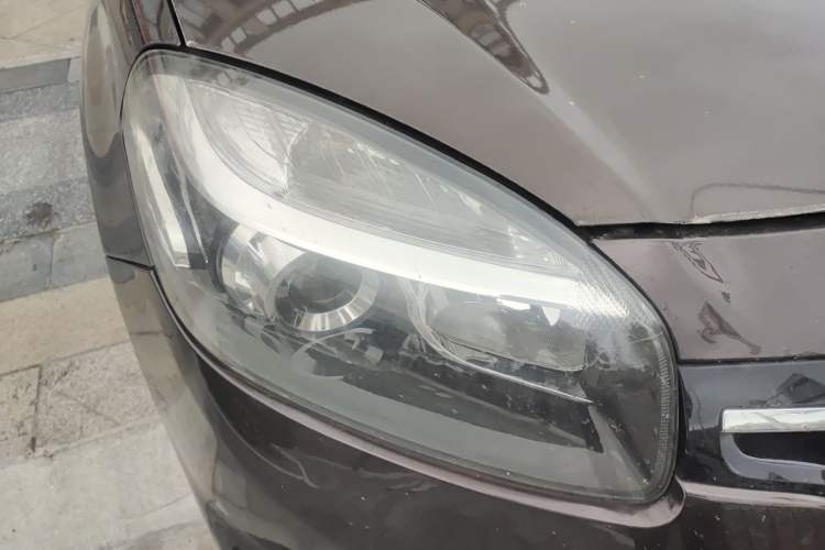 Used Renault Koleos 2014 2.5L 4x4 Comfort Edition Right Front Headlight