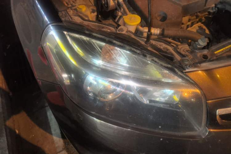 Used Renault Koleos 2014 2.5L 4x4 Comfort Edition Right Front Headlight