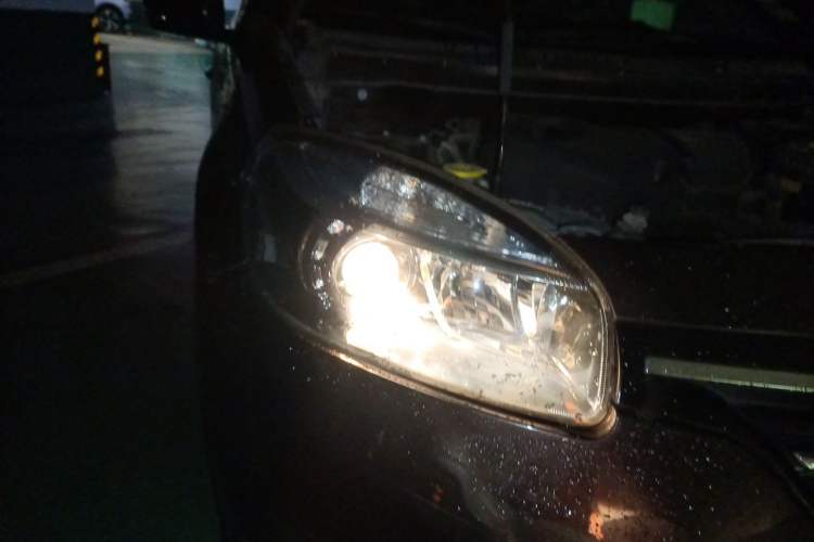 Used Renault Koleos 2014 Revised Version 2.5L Two-Wheel Drive Comfort Edition Right Front Headlight