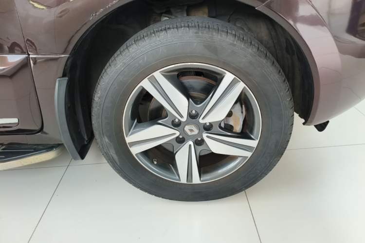 Used Renault Koleos 2014 Revised Version 2.5L Two-Wheel Drive Comfort Edition Right Front Wheel Hub