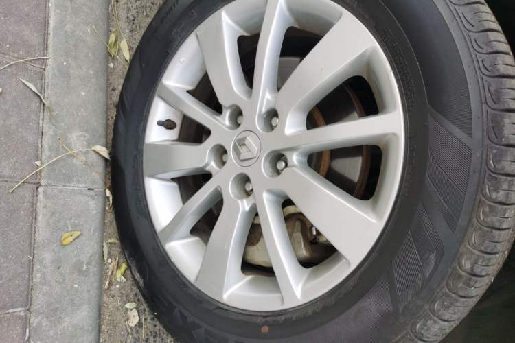 Used Renault Koleos 2014 Revised Version 2.0L Two-Wheel Drive Fashion Edition Right Front Wheel Hub