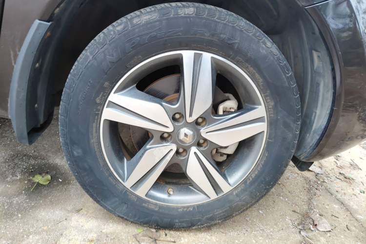 Used Renault Koleos 2014 Revised Version 2.5L Two-Wheel Drive Comfort Edition Right Front Wheel Hub