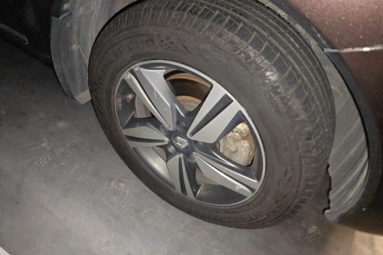Used Renault Koleos 2014 Revised Version 2.5L Two-Wheel Drive Comfort Edition Right Front Wheel Hub