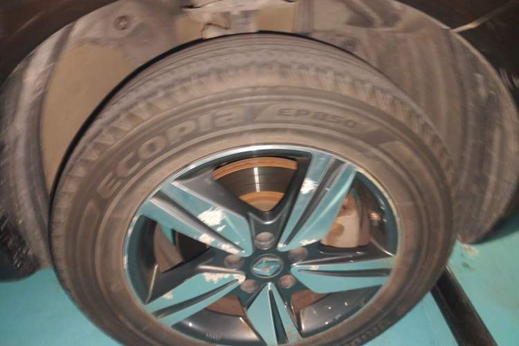 Used Renault Koleos 2014 2.5L 4x4 Comfort Edition Right Front Wheel Hub