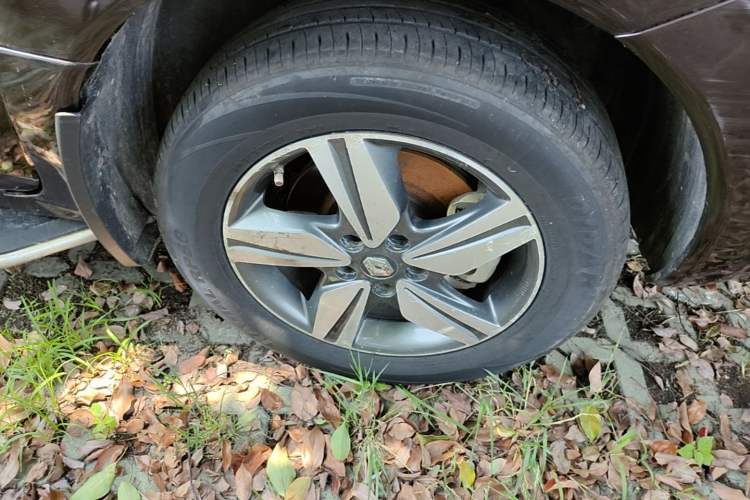Used Renault Koleos 2014 Revised Version 2.5L Two-Wheel Drive Urban Edition Right Front Wheel Hub