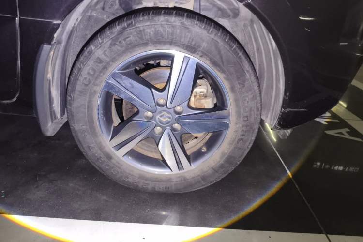 Used Renault Koleos 2014 2.5L 4x4 Comfort Edition Right Front Wheel Hub