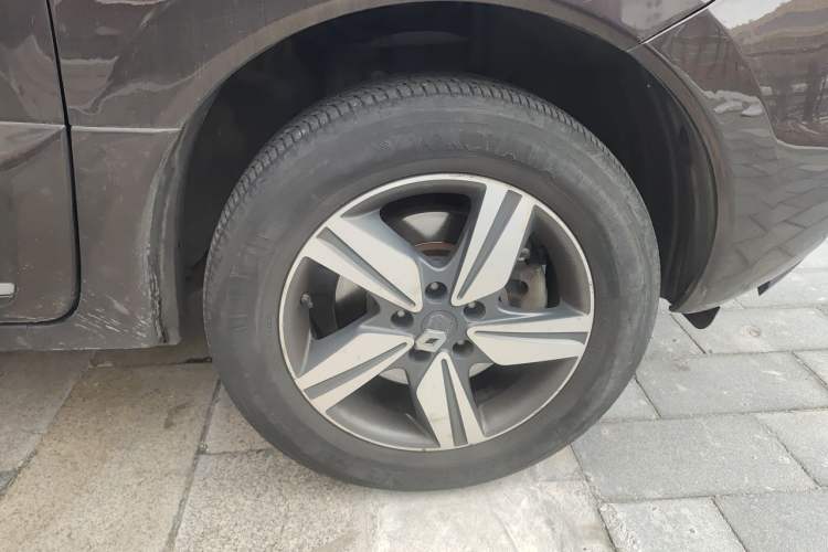 Used Renault Koleos 2014 2.5L 4x4 Comfort Edition Right Front Wheel Hub
