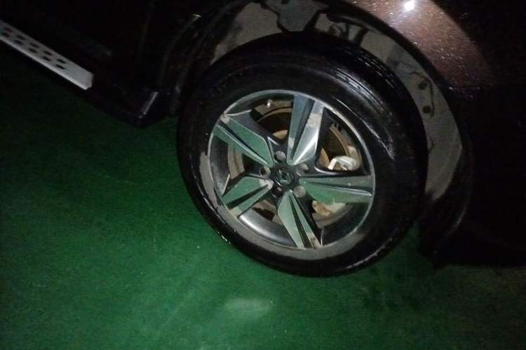 Used Renault Koleos 2014 Revised Version 2.5L Two-Wheel Drive Comfort Edition Right Front Wheel Hub