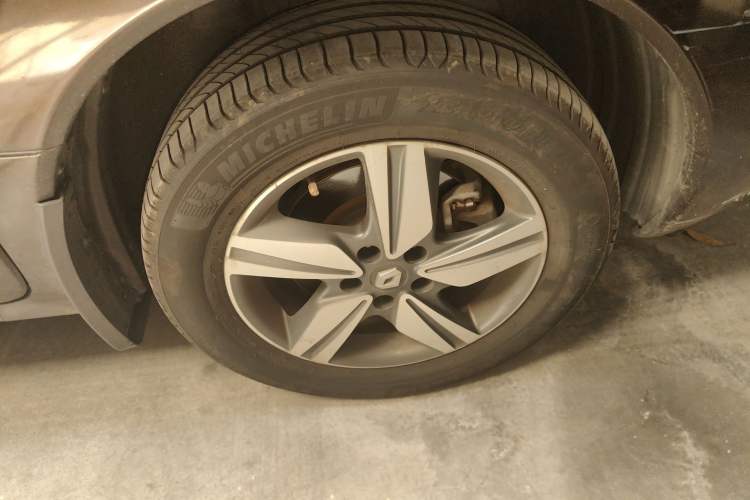 Used Renault Koleos 2014 Revised Version 2.5L Two-Wheel Drive Urban Edition Right Front Wheel Hub