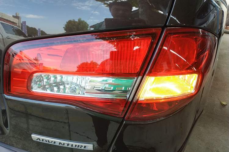Used Renault Koleos 2014 Revised Version 2.5L Two-Wheel Drive Comfort Edition Right Rear Taillight