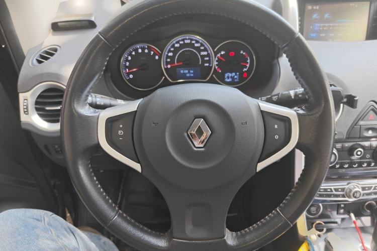 Used Renault Koleos 2014 Revised Version 2.0L Two-Wheel Drive Fashion Edition Steering Wheel