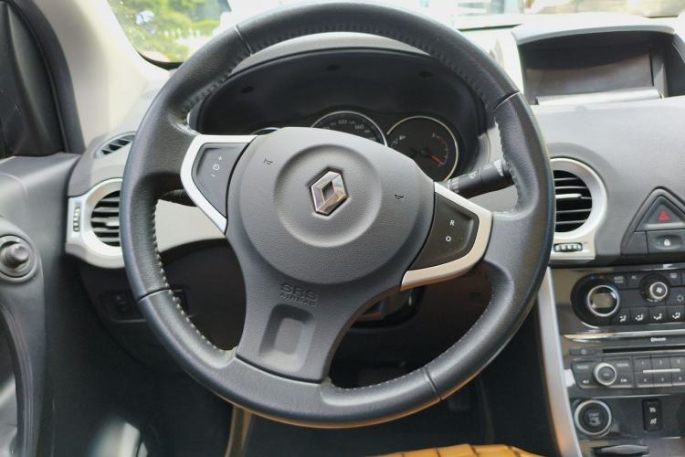 Used Renault Koleos 2014 Revised Version 2.0L Two-Wheel Drive Fashion Edition Steering Wheel