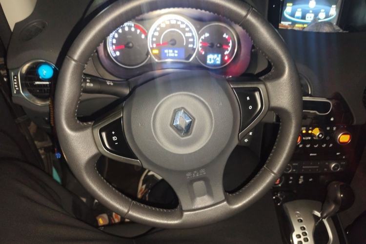 Used Renault Koleos 2014 2.5L 4x4 Comfort Edition Steering Wheel