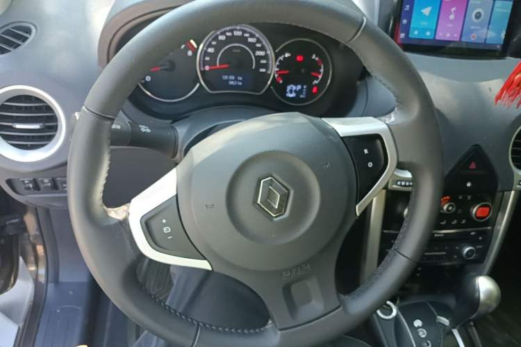 Used Renault Koleos 2014 Revised Version 2.0L Two-Wheel Drive Fashion Edition Steering Wheel