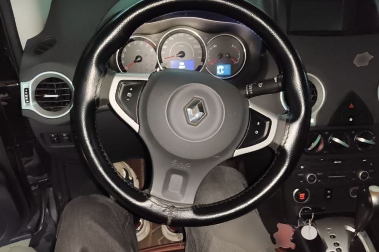 Used Renault Koleos 2014 2.0L Two-Wheel Drive Smart Edition Steering Wheel