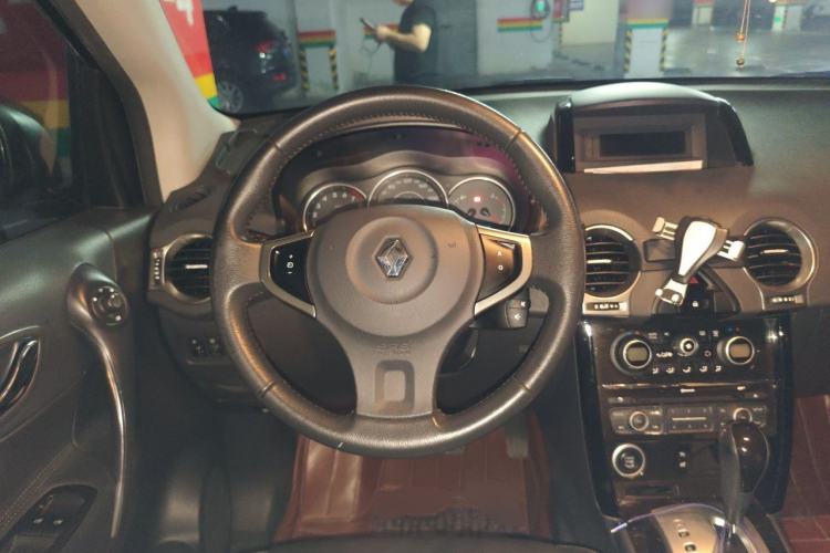 Used Renault Koleos 2014 2.5L Two-Wheel Drive Comfort Edition Steering Wheel