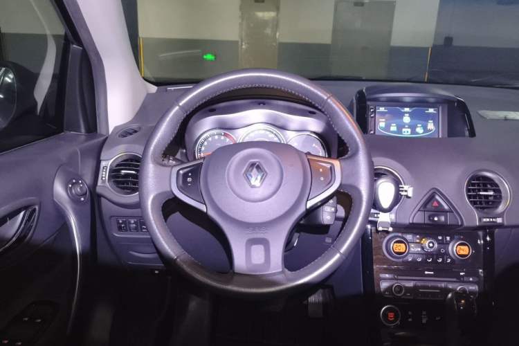 Used Renault Koleos 2014 2.5L 4x4 Comfort Edition Steering Wheel