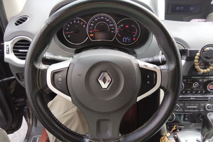Used Renault Koleos 2014 Revised Version 2.0L Two-Wheel Drive Fashion Edition Steering Wheel