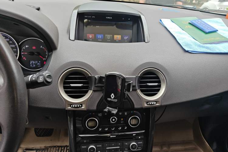 Used Renault Koleos 2014 Revised Version 2.5L Two-Wheel Drive Comfort Edition Audio And AC Panel