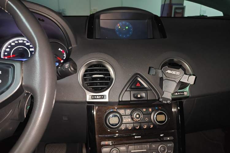 Used Renault Koleos 2014 2.5L 4x4 Comfort Edition Audio And AC Panel