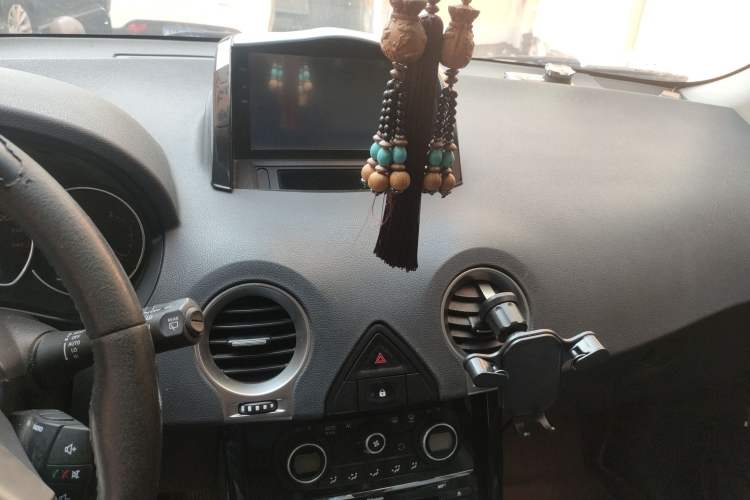Used Renault Koleos 2014 2.0L Two-Wheel Drive Comfort Edition Audio And AC Panel