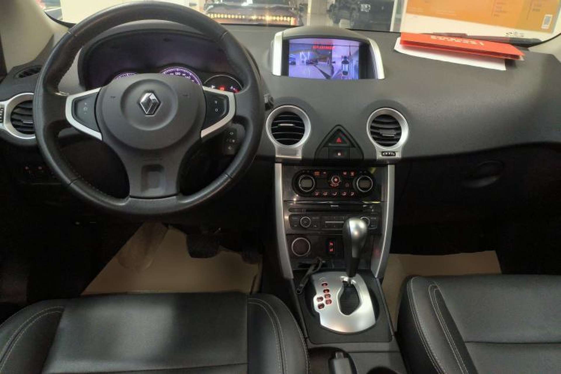Used Renault Koleos 2014 Revised Version 2.0L Two-Wheel Drive Fashion Edition Center Console