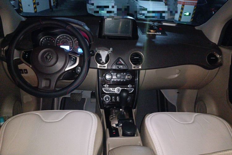 Used Renault Koleos 2014 2.5L 4x4 Comfort Edition Center Console