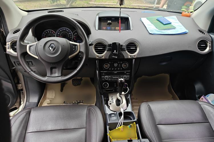 Used Renault Koleos 2014 Revised Version 2.5L Two-Wheel Drive Comfort Edition Center Console