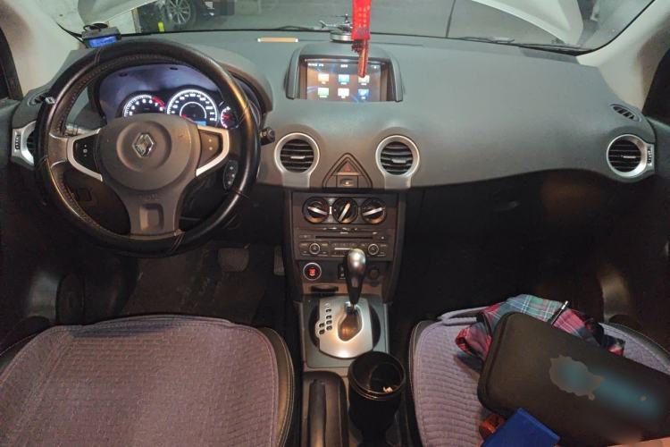 Used Renault Koleos 2014 Revised Version 2.0L Two-Wheel Drive Standard Edition Center Console