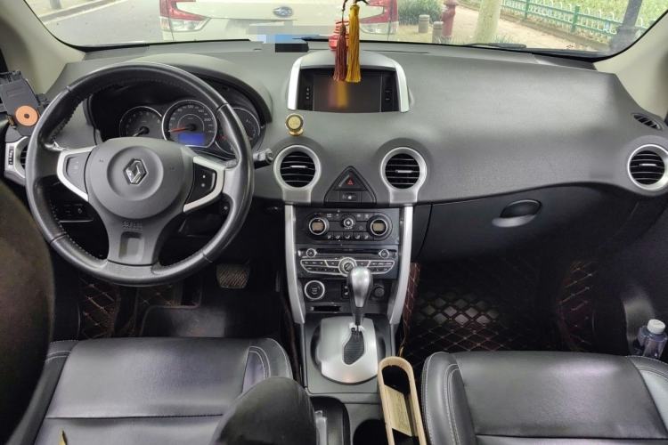 Used Renault Koleos 2014 Revised Version 2.0L Two-Wheel Drive Fashion Edition Center Console