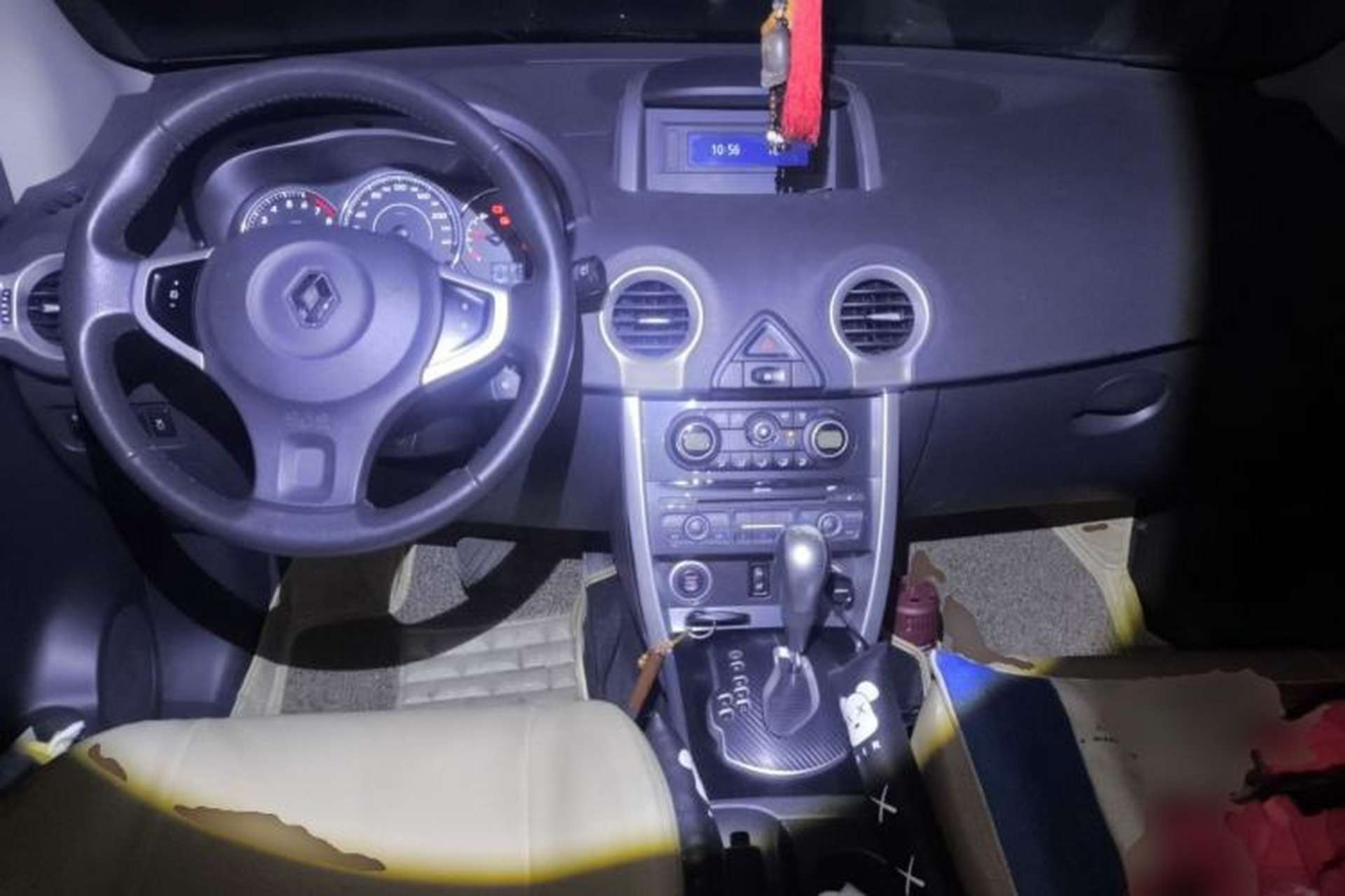 Used Renault Koleos 2014 2.0L Two-Wheel Drive Fashion Edition Center Console