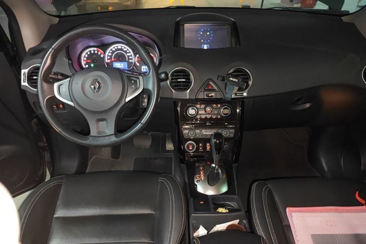 Used Renault Koleos 2014 2.5L 4x4 Comfort Edition Center Console
