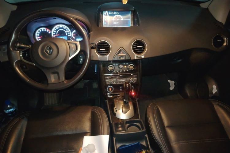 Used Renault Koleos 2014 Revised Version 2.0L Two-Wheel Drive Fashion Edition Center Console