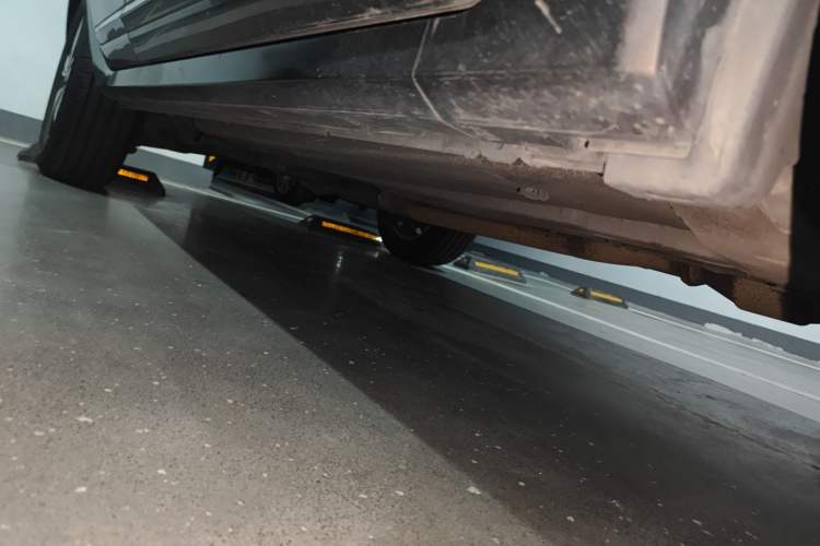 Used Renault Koleos 2014 2.5L 4x4 Comfort Edition Chassis Front Right