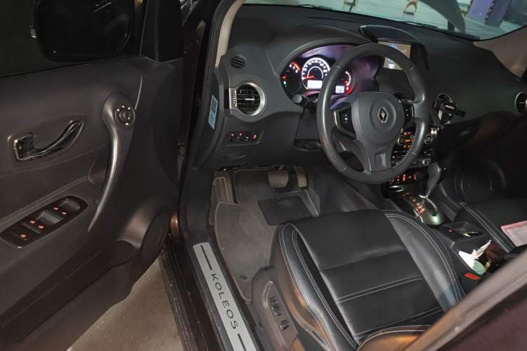 Used Renault Koleos 2014 2.5L 4x4 Comfort Edition Driver Seat