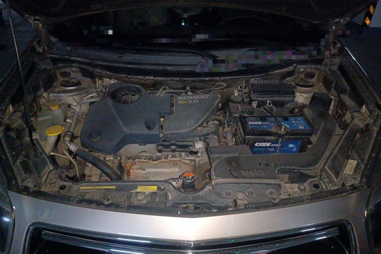 Used Renault Koleos 2014 2.5L 4x4 Comfort Edition Engine Bay
