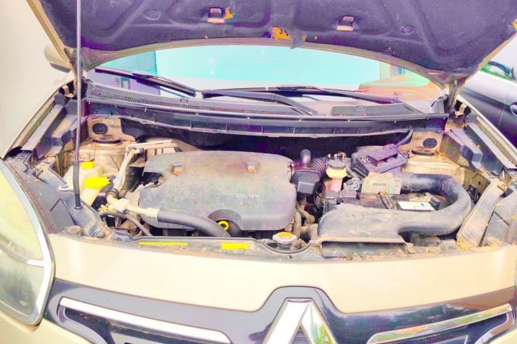 Used Renault Koleos 2014 Revised Version 2.0L Two-Wheel Drive Fashion Edition Engine Bay