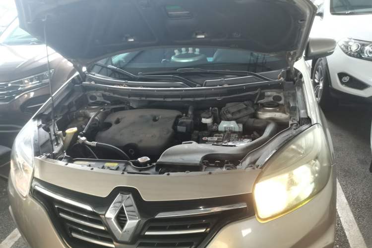 Used Renault Koleos 2014 Revised Version 2.0L Two-Wheel Drive Fashion Edition Engine Bay