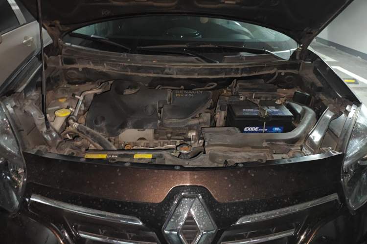 Used Renault Koleos 2014 2.5L 4x4 Comfort Edition Engine Bay