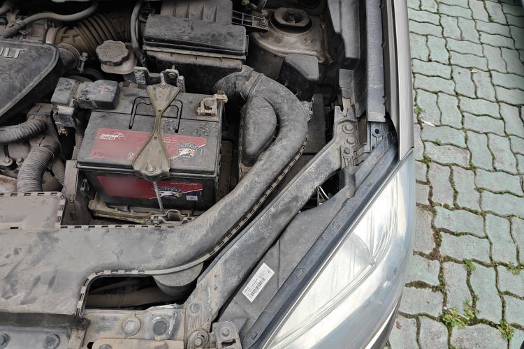 Used Renault Koleos 2014 Revised Version 2.5L Two-Wheel Drive Comfort Edition Engine Bay Left