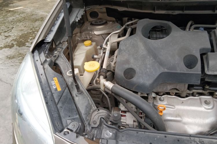 Used Renault Koleos 2014 2.5L Four-Wheel Drive Luxury Edition Engine Bay Right