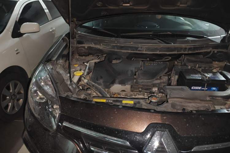 Used Renault Koleos 2014 2.5L 4x4 Comfort Edition Engine Bay Right