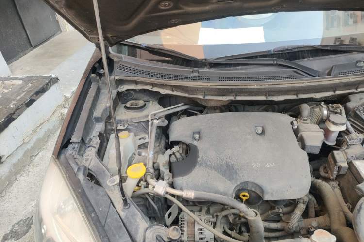 Used Renault Koleos 2014 2.0L Two-Wheel Drive Comfort Edition Engine Bay Right