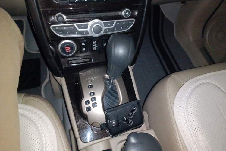 Used Renault Koleos 2014 2.5L 4x4 Comfort Edition Gear Lever