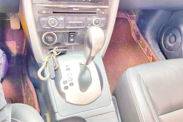 Used Renault Koleos 2014 Revised Version 2.0L Two-Wheel Drive Fashion Edition Gear Lever