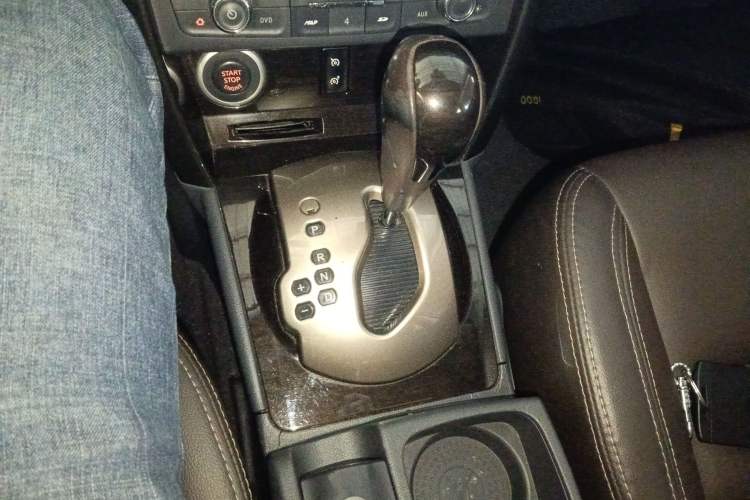 Used Renault Koleos 2014 2.0L Two-Wheel Drive Comfort Edition Gear Lever