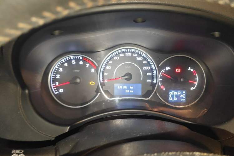 Used Renault Koleos 2014 Revised Version 2.0L Two-Wheel Drive Fashion Edition Instrument Cluster
