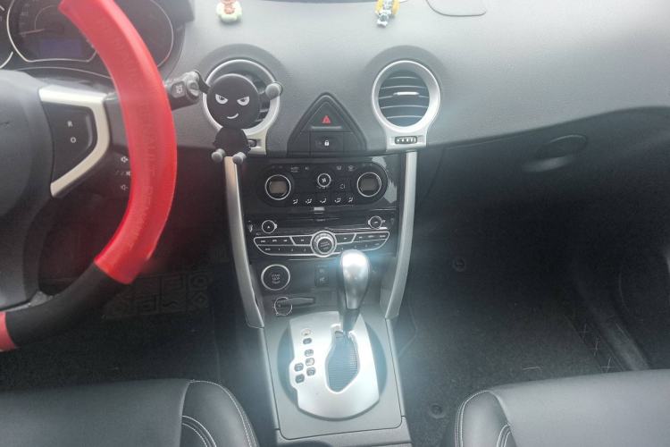 Used Renault Koleos 2014 2.0L Two-Wheel Drive Fashion Edition Interior 4