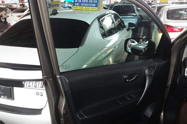 Used Renault Koleos 2014 Revised Version 2.0L Two-Wheel Drive Fashion Edition Left Front Door Interior
