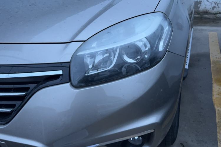 Used Renault Koleos 2014 Revised Version 2.0L Two-Wheel Drive Smart Enjoyment Edition Left Front Headlight